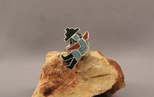 OLD PAWN ZUNI TURQUOISE AND MULTI STONES RING SIZE 6: OLD PAWN ZUNI TURQUOISE AND MULTI STONES RING SIZE 6 Item Description: 1 1/4” tall