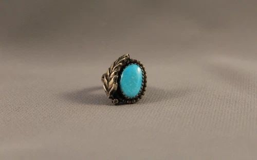 OLD PAWN NAVAJO TURQUOISE RING SIZE 3 1/2: OLD PAWN NAVAJO TURQUOISE RING SIZE 3 1/2 Item Description: 3/4” tall
