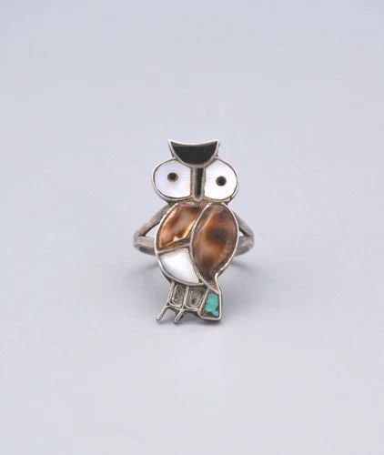 OLD PAWN ZUNI RING STERLING SILVER AND INLAID TURQUOISE, SHELL, ONYX SIZE 6.5: OLD PAWN ZUNI RING STERLING SILVER AND INLAID TURQUOISE, SHELL, ONYX SIZE 6.5 Item Description: 1 1/8" tall. Ring size is 6.5. This lovely vintage Zuni silver inlay owl ring is in great condition.