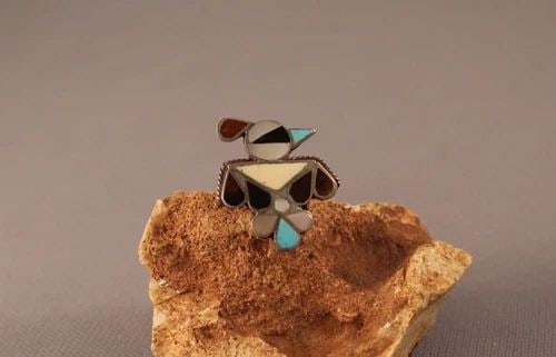 OLD PAWN ZUNI STERLING SILVER AND STONES BIRD RING SIZE 6: OLD PAWN ZUNI STERLING SILVER AND STONES BIRD RING SIZE 6 Item Description: 1" tall
