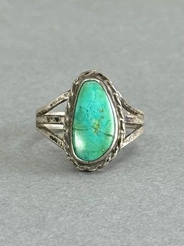 OLD PAWN NAVAJO STERLING SILVER WITH TURQUOISE RING. SIZE 6: OLD PAWN NAVAJO STERLING SILVER WITH TURQUOISE RING. SIZE 6 Old Pawn Navajo Sterling Silver with Turquoise Ring. Size 6 5/8” tall The Turquoise has a hairline crack, but the stone is secure.