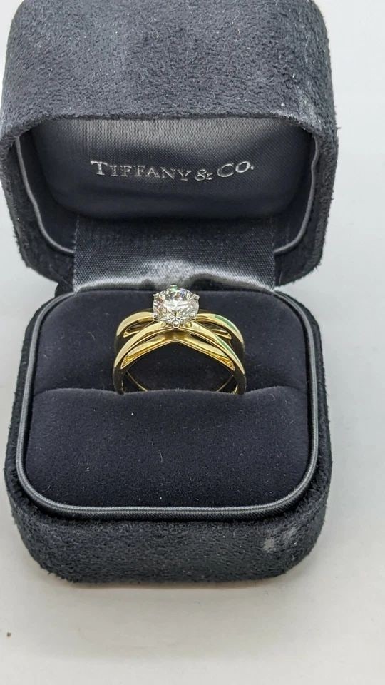 TIFFANY & CO. 1.06 CT 18K GOLD PLATINUM ROUND DIAMOND SOLITAIRE ENGAGEMENT RING: Tiffany & Co. 18K Yellow Gold & Platinum Round Diamond Solitaire Engagement Ring GIA / Tiffany & Co. Certified GIA # 8704112 Tiffany # D20029 Date - 1/5/1996 Cut - Round Brilliant Measurements - 6.60 