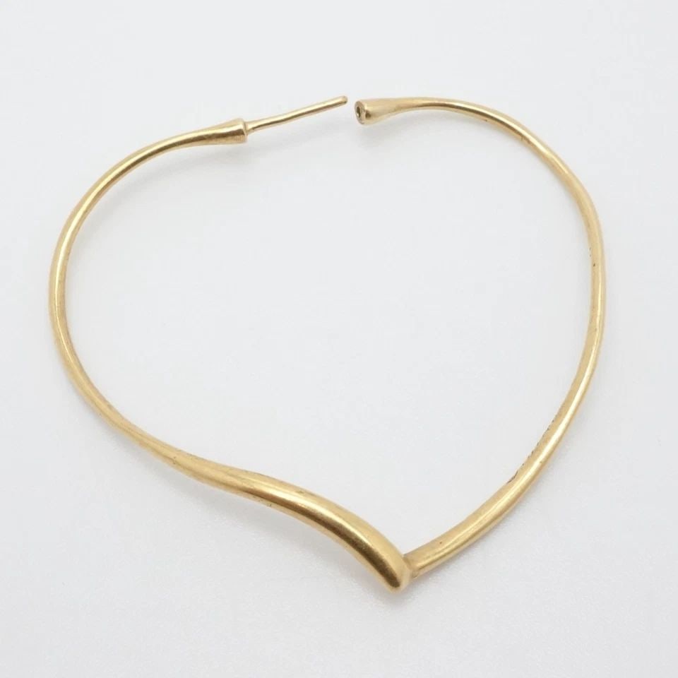 TIFFANY & CO. 18K YELLOW GOLD PERETTI HEART SHAPED HOOP SINGLE EARRING: TIFFANY & CO. 18K YELLOW GOLD PERETTI HEART SHAPED HOOP SINGLE EARRING Tiffany & Co. 18K Yellow Gold Elsa Peretti Heart Shaped Single Hoop Earring ONLY - Sold As Is Length - 1.5" Width - 1.75" Depth -