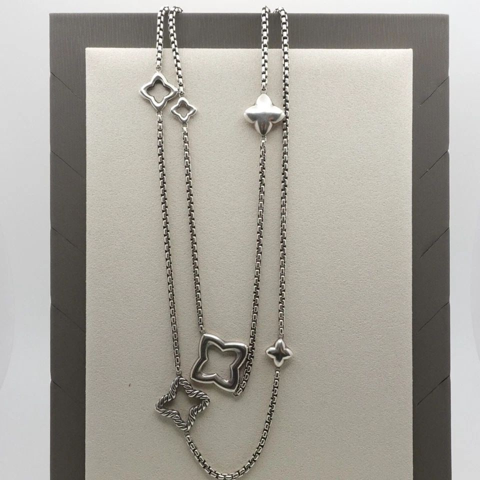 DAVID YURMAN QUATREFOIL STERLING SILVER CHAIN NECKLACE 36" POUCH: David Yurman Quatrefoil Sterling Silver Chain Necklace Length - 36" Long Chain Width - 2.5mm Largest Motif Length - 1" Smallest Motif Length - 1/2" Total Weight - 41.2 Grams Est. Retail - $895 USD Hal