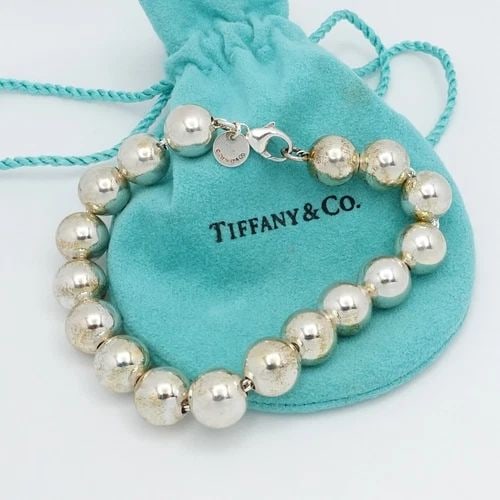 TIFFANY & CO. HARDWEAR STERLING SILVER BALL BRACELET - SIZE 7.25" LONG POUCH #Q2: Tiffany & Co. HardWear Sterling Silver Ball Chain Bracelet #Q2 Size - 7.25" Long Wrist Size - Relax 6" - 6.25" Snug Fit Chain Width - 10mm Est. Retail Price - $675 USD Total Weight - 17.9 Grams Pouch 