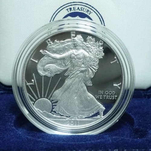 2011 W U.S MINT AMERICAN EAGLE SILVER PROOF DOLLAR COIN - COA & BOX (1 of 2)