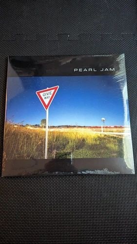PEARL JAM - YIELD GIVE WAY ULTRA CLEAR VINYL 2XLP TEN CLUB RSD EXCLUSIVE DMG (1 of 1)