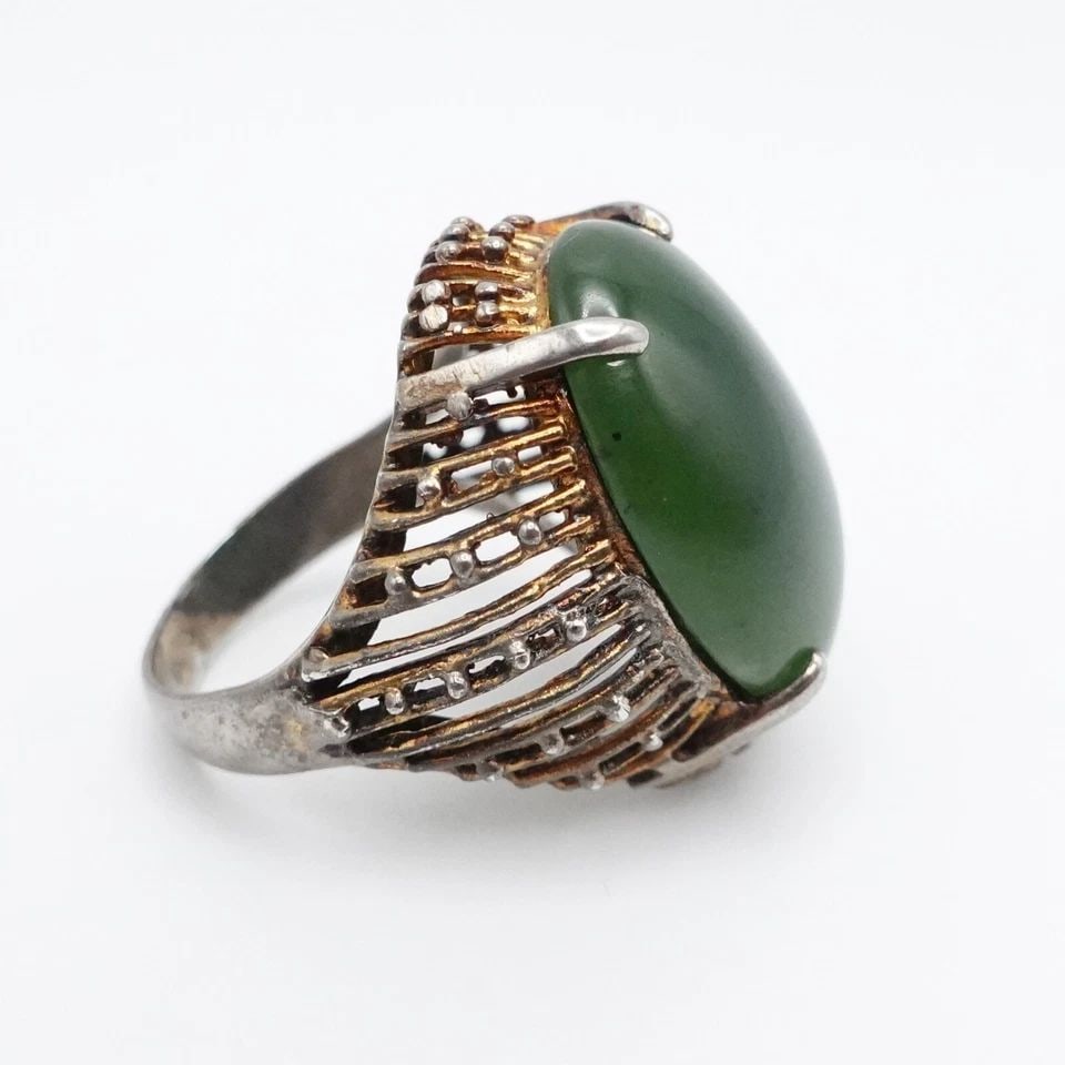 STERLING SILVER GREEN GEMSTONE OPENWORK CABOCHON RING - SIZE 6.25: STERLING SILVER GREEN GEMSTONE OPENWORK CABOCHON RING - SIZE 6.25 Sterling Silver Green Gemstone Openwork Cabochon Ring Size - 6.25 Band Width - 4mm Dimension - 20mm x 15mm Total Weight - 6.4 Grams