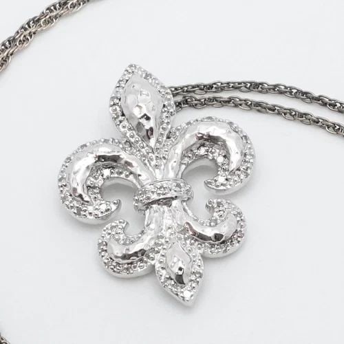 EA STERLING SILVER FLEUR DE LIS HAMMERED PENDANT NECKLACE 18": EA STERLING SILVER FLEUR DE LIS HAMMERED PENDANT NECKLACE 18" East Arts Jewelry Signed EA Sterling Silver Fleur De Lis Hammered Style Pendant Italy Twist Rope Chain Necklace Length - 18" Long Chain Wi