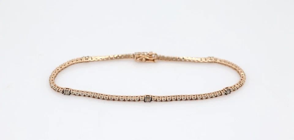 LE VIAN 14K ROSE GOLD DIAMOND TENNIS BRACELET: LE VIAN 14K ROSE GOLD DIAMOND TENNIS BRACELET Description Le Vian 14K Rose Gold Diamond Tennis Bracelet Bracelet is in good condition. May show signs of wear and/or tear. Approximate Measurements Brac