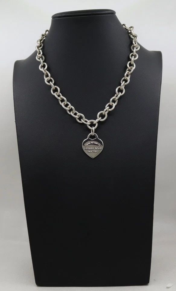 TIFFANY & CO. RETURN TO TIFFANY HEART TAG NEW YORK 16" CHAIN NECKLACE: TIFFANY & CO. RETURN TO TIFFANY HEART TAG NEW YORK 16" CHAIN NECKLACE Description Tiffany & Co. Return to Tiffany Heart Tag New York 16" Chain Necklace Pendant/necklace is in good condition. May show 