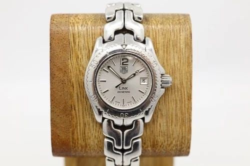 TAG HEUER LINK PROFESSIONAL 27MM SILVER DIAL QUARTZ WATCH WT1416-0: TAG HEUER LINK PROFESSIONAL 27MM SILVER DIAL QUARTZ WATCH WT1416-0 Description TAG Heuer Link Professional 27mm Silver Dial Quartz Watch WT1416-0 The watch has been used previously. The watch may have