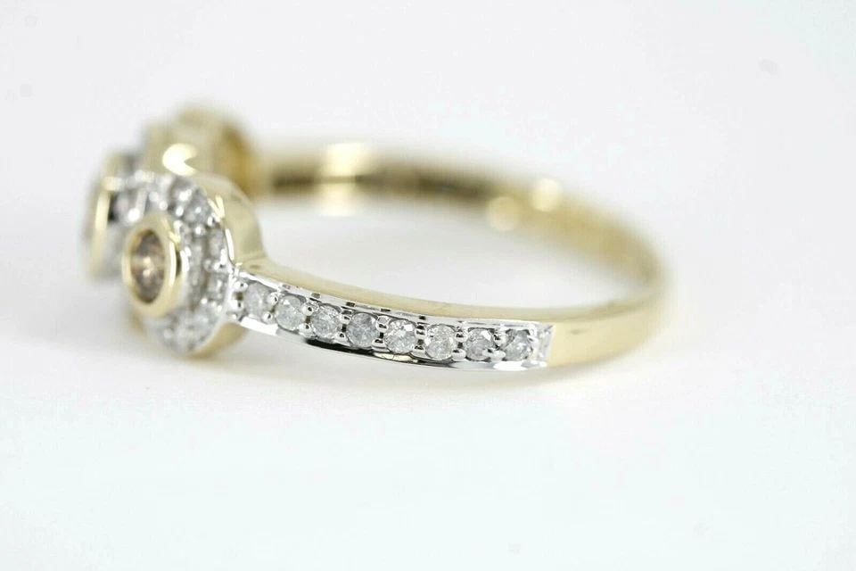 14K YELLOW GOLD 0.80 TCW 3 STONE DIAMOND HALO PAVE RING SIZE 7.5 ~ 2.8G: 14K YELLOW GOLD 0.80 TCW 3 STONE DIAMOND HALO PAVE RING SIZE 7.5 ~ 2.8G 14K YELLOW GOLD 0.80 TCW 3 STONE DIAMOND HALO PAVE RING SIZE 7.5 ~ 2.8G Description 14K Yellow Gold 0.80 TCW 3 Stone Diamond Hal