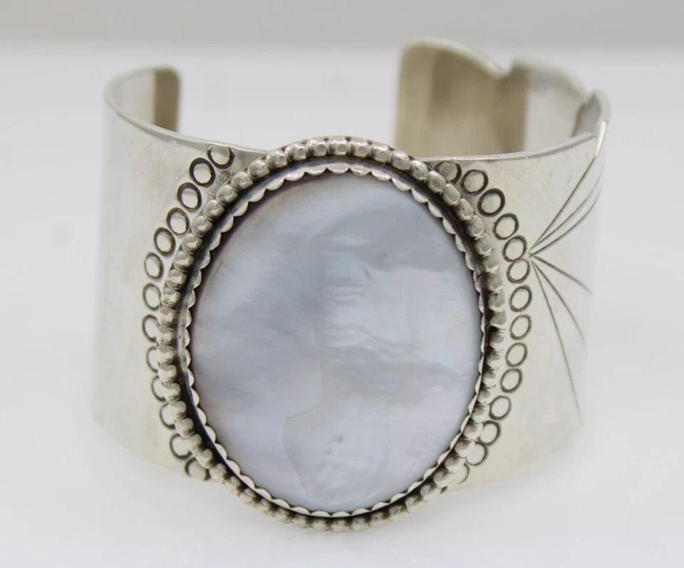 H STERLING SILVER NAVAJO MOTHER OF PEARL CUFF BRACELET 6 1/4" - 85.1 GRAMS (1 of 1)