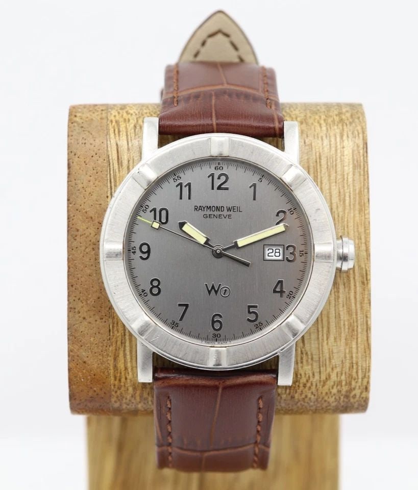 RAYMOND WEIL GENEVE 38MM SILVER DATE DIAL QUARTZ WATCH W/ LEATHER BAND 6100: RAYMOND WEIL GENEVE 38MM SILVER DATE DIAL QUARTZ WATCH W/ LEATHER BAND 6100 Description Raymond Weil Geneve 38mm Silver Date Dial Quartz Watch 6100 W/ Leather Band ***Aftermarket Leather Band*** The w