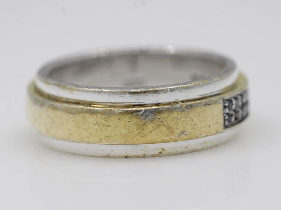 EFFY STERLING SILVER & YELLOW GOLD BLACK SPINEL PAVE BAND RING SIZE 10 - 11.7 G: EFFY STERLING SILVER & YELLOW GOLD BLACK SPINEL PAVE BAND RING SIZE 10 - 11.7 G Description Effy Sterling Silver & Yellow Gold Black Spinel Pave Band Ring Ring is in good condition. Shows signs of wea