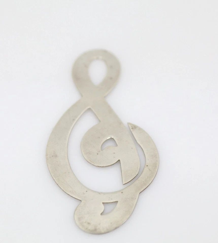 TIFFANY & CO. STERLING SILVER TREBLE CLEF MUSICAL NOTE BOOKMARK: Description TIFFANY & CO. Sterling Silver Treble Clef Musical Note Bookmark Item is in good condition. May show signs of wear and/or tear. Approximate Measurements Bookmark Length: 3" Bookmark Width: 