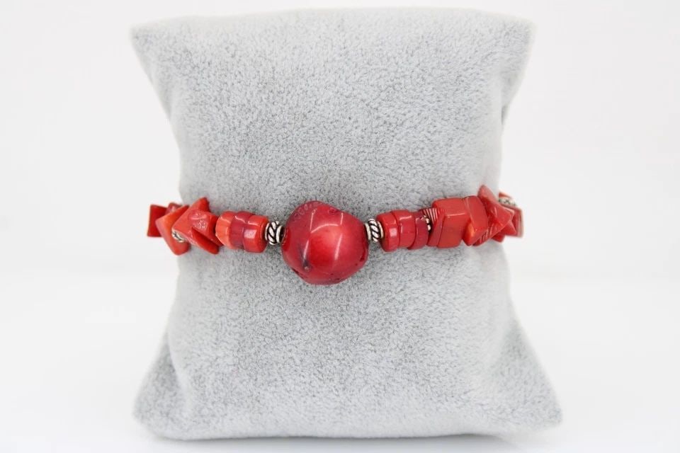 PAIGE WALLACE RED CORAL & BEAD TOGGLE 8" BRACELET (1 of 1)