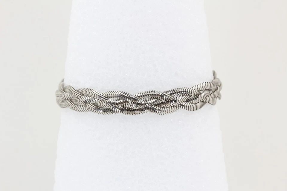 JCM JACMEL MAURITIUS STERLING SILVER BRAIDED HERRINGBONE LINK 7" BRACELET: JCM JACMEL MAURITIUS STERLING SILVER BRAIDED HERRINGBONE LINK 7" BRACELET Description JCM Jacmel Mauritius Sterling Silver Braided Herringbone Link Bracelet Designer bracelet in great condition. May s