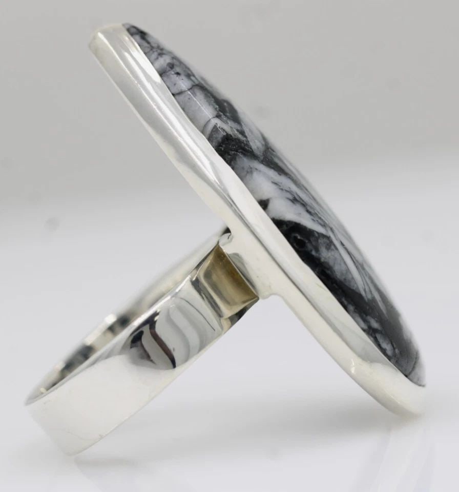 STERLING SILVER PINOLITH TEARDROP RING SIZE 9 - 13.5 GRAMS: STERLING SILVER PINOLITH TEARDROP RING SIZE 9 - 13.5 GRAMS Description Sterling Silver Pinolith Teardrop Ring Size 9 - 13.5 Grams Ring is in good condition. May show signs of wear and/or tear. Approxi