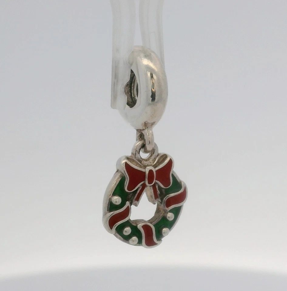 PANDORA STERLING SILVER CHRISTMAS WREATH DANGLE CHARM 796362ENMX: PANDORA STERLING SILVER CHRISTMAS WREATH DANGLE CHARM 796362ENMX Description Pandora Sterling Silver Christmas Wreath Dangle Charm 796362ENMX Item is in good condition. May show signs of wear and/or t