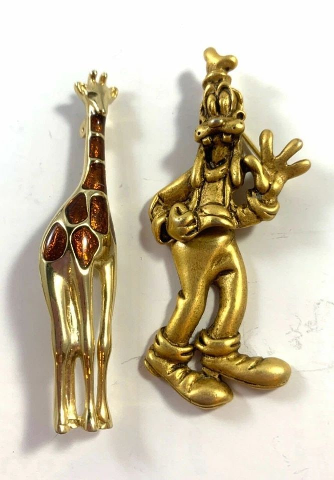 LOT OF 5 SILVER GOLD ANIMAL PINS BROOCHES DISNEY, LAUREN CONRAD, LIZ CLAIBORNE: LOT OF 5 SILVER GOLD ANIMAL PINS BROOCHES DISNEY, LAUREN CONRAD, LIZ CLAIBORNE Description Lot of 5 Silver Gold Animal Pins Brooches Disney, Lauren Conrad, Liz Claiborne, etc. Pin 1: (Disney) Gold Goo