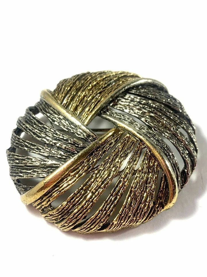 VINTAGE SIGNED ART GOLD SILVER TWO TONE CIRCLE BROOCH PIN 2 INCHES (1 of 1)