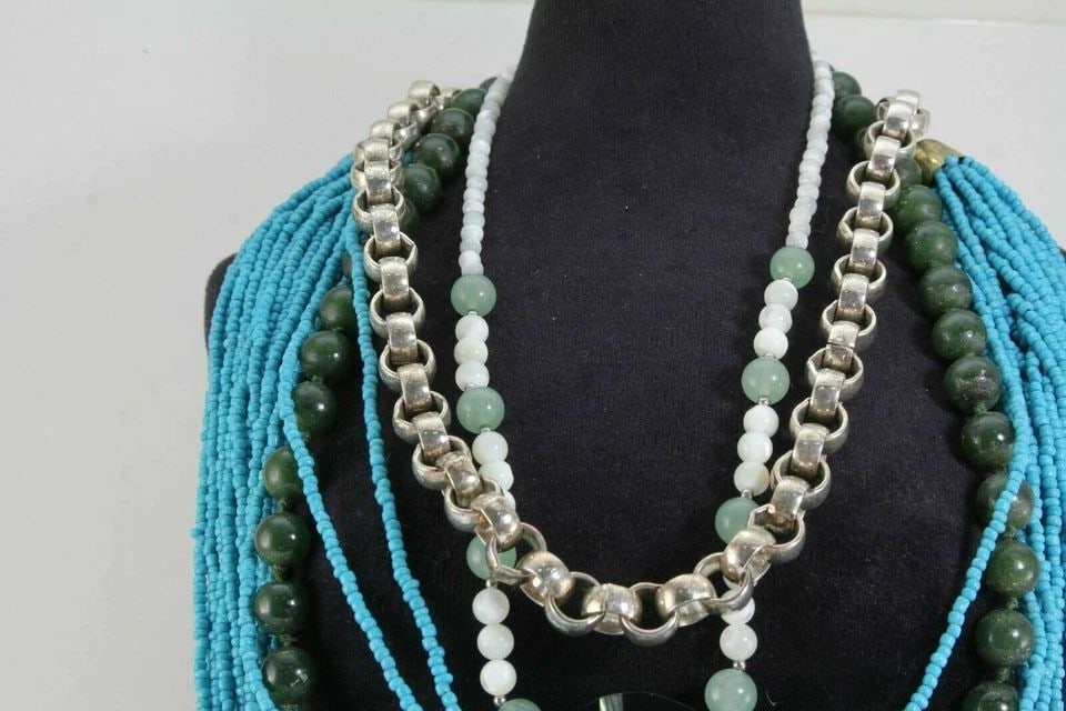 LOT OF 4 UNSIGNED COSTUME NECKLACES IN GREEN, BLUE, & SILVER TONE FREE SHIPPING! (1 of 1)