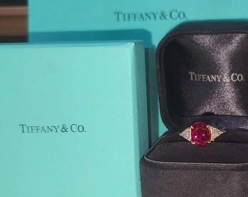 TIFFANY & CO VINTAGE PLATINUM 18K GOLD ENGAGEMENT RING 2.98CT.NATURAL RUBY GIA: TIFFANY & CO VINTAGE PLATINUM 18K GOLD ENGAGEMENT RING 2.98CT.NATURAL RUBY GIA Experience the timeless elegance of this authentic Tiffany & Co. vintage ring, expertly crafted in platinum and 18K yello