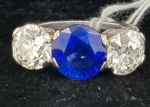 PLATINUM VINTAGE SAPPHIRE THREE STONE RING 5.06CT. NATURAL BLUE SAPPHIRE ROUND: PLATINUM VINTAGE SAPPHIRE THREE STONE RING 5.06CT. NATURAL BLUE SAPPHIRE ROUND Here is an outstanding platinum diamond engagement vintage ring,the beautiful three stone sapphire design gives this ring