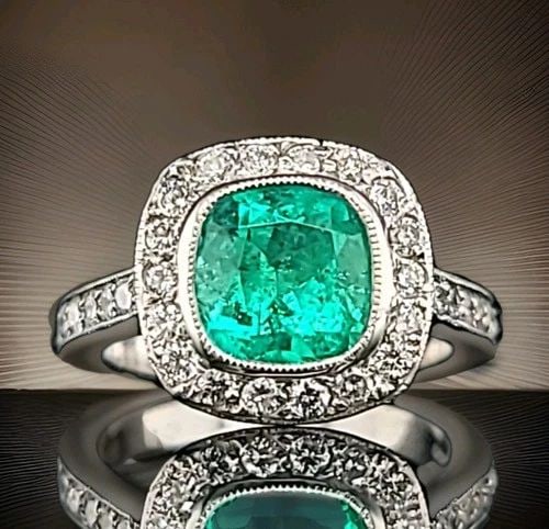 VINTAGE TIFFANY & CO PLATINUM LEGACY RING 1.60CT. NATURAL GREEN EMERALD CUSHION (1 of 2)
