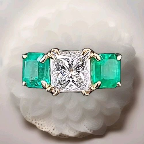 14K YELLOW GOLD ENGAGEMENT THREE STONE RING 4.23CT.NATURAL COLOMBIA EMERALD: Gorgeous 14k yellow gold three-stone Engagement ring. Center set lab-grown diamond in princess cut IGI cert laboratory, weight 2.05ct. F-VS1 Size 7.1mmx7.1mm Excellent cut, very lively sparkly brillia