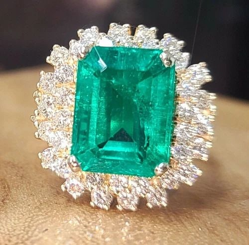 VINTAGE 14K YELLOW GOLD ENGAGEMENT RING 6.35CT.LAB GROWN GREEN EMERALD SHAPE (1 of 2)