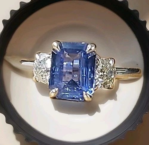 VINTAGE 14K WHITE GOLD ENGAGEMENT RING 2.12CT.NATURAL BLUE SAPPHIRE EMERALD CUT: VINTAGE 14K WHITE GOLD ENGAGEMENT RING 2.12CT.NATURAL BLUE SAPPHIRE EMERALD CUT This elegant vintage ring showcases a natural emerald-cut blue sapphire weighing 2.12ct and measuring 8.7 × 6.8 mm. The