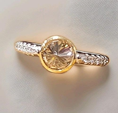 14K TWO-TONE GOLD VINTAGE ENGAGEMENT RING 1.02CT. CHAMPAGNE DIAMOND ROSE CUT: 14K TWO-TONE GOLD VINTAGE ENGAGEMENT RING 1.02CT. CHAMPAGNE DIAMOND ROSE CUT This exquisite vintage engagement ring is crafted in 14K white and yellow gold, showcasing a stunning 1.02 carat natural ch