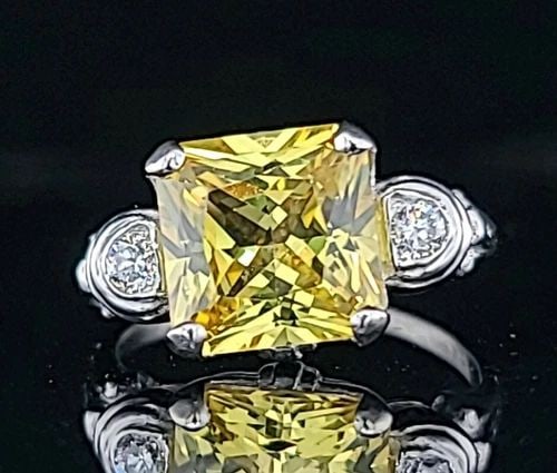 VINTAGE PLATINUM ENGAGEMENT RING 4.53CT. YELLOW SAPPHIRE RADIANT SHAPE: VINTAGE PLATINUM ENGAGEMENT RING 4.53CT. YELLOW SAPPHIRE RADIANT SHAPE Gorgeous vintage platinum engagement ring gem lab grown yellow sapphire in radiant shape circ 1940's Center set yellow sapphire w