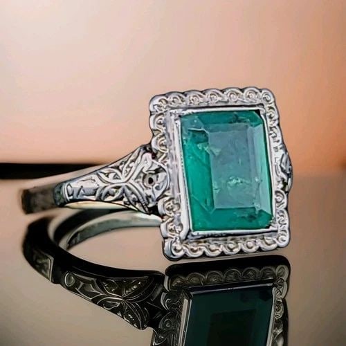 VINTAGE 14K YELLOW GOLD ENGAGEMENT RING 2.61CT.NATURAL GREEN EMERALD CIRC 1930'S: VINTAGE 14K YELLOW GOLD ENGAGEMENT RING 2.61CT.NATURAL GREEN EMERALD CIRC 1930'S This vintage 14k yellow gold engagement ring from the 1930s features a 2.61ct natural green emerald as the main stone. 