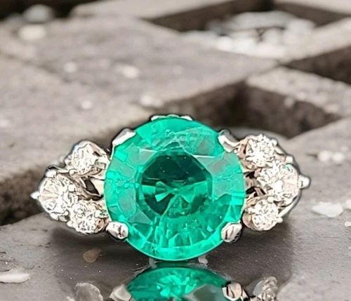 VINTAGE 14K WHITE GOLD ENGAGEMENT RING 3.05CT.LAB GROWN GREEN EMERALD ROUND CUT: VINTAGE 14K WHITE GOLD ÈNGAGEMENT RING 3.05CT. GEM ROUND GREEN EMERALD GORGEOUS Vintage 14K WHITE GOLD gem green lab grown emerald in round shape,center weight 3.05ct. size 10mm very nice rich vivid 