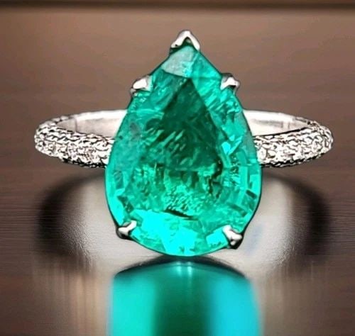 VINTAGE 18K WHITE GOLD ENGAGEMENT RING 3.35CT. LAB GROWN EMERALD PEAR SHAPE (1 of 2)