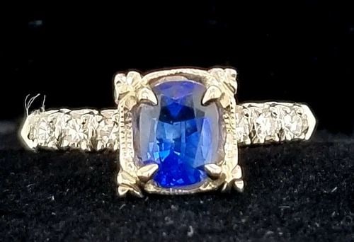 VINTAGE 14K WHITE GOLD ENGAGEMENT RING 1.52CT NATURAL UNTREATED BLUE SAPPHIRE: VINTAGE 14K WHITE GOLD ENGAGEMENT RING 1.52CT NATURAL UNTREATED BLUE SAPPHIRE GORGEOUS 14k white gold Vintage ring natural RARE untreated blue sapphire ring center Natural Sapphire in Cushion shape we