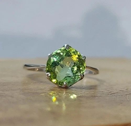 VINTAGE PLATINUM ENGAGEMENT RING 2.95CT. NATURAL ROUND GREEN TOURMALINE: VINTAGE PLATINUM ENGAGEMENT RING 2.95CT. NATURAL ROUND GREEN TOURMALINE This vintage platinum engagement ring is a stunning piece of fine jewelry that will make a perfect gift for your loved one. The 