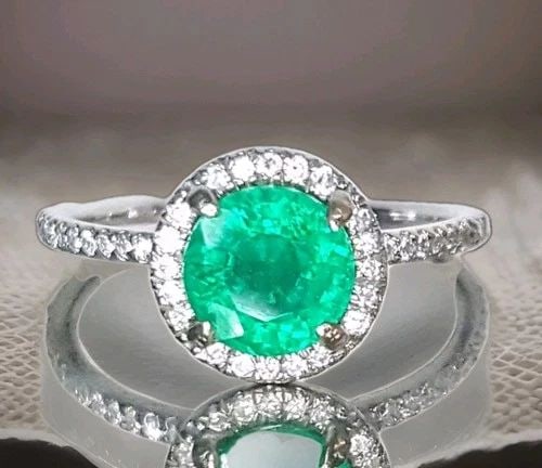 14K WHITE GOLD NATURAL 1.38CT. ROUND GREEN EMERALD ENGAGEMENT RING: 14K WHITE GOLD NATURAL 1.38CT. ROUND GREEN EMERALD ENGAGEMENT RING GORGEOUS 14k WHITE GOLD natural green emerald ring center round natural green emerald weight 1.38ct size 7mm stone very lively ,very 