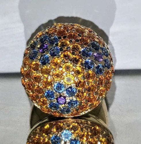 14K YELLOW GOLD RING 5.75CT. NATURAL SAPPHIRE ROUND SHAPE: 14K YELLOW GOLD RING 5.75CT. NATURAL SAPPHIRE ROUND SHAPE Gorgeous 14k yellow gold ring natural yellow and blue sapphire Round shape total weight 5.75ct. Very Nice color nice luster very lively , bril