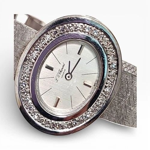 VERY RARE VINTAGE CHOPARD LADIES 29 MM 18K WHITE GOLD DIAMONDS WATCH 5002: VERY RARE VINTAGE CHOPARD LADIES 29 MM 18K WHITE GOLD DIAMONDS WATCH Manufacturer Chopard Category Classic Reference Number 5002 Additional Keywords VERY RARE VINTAGE Band Type Integrated Bezel Diamon