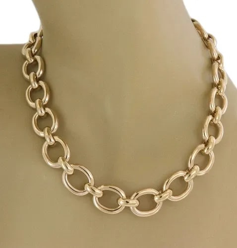 CARTIER NECKLACE BAIGNOIRE COLLECTION 18K YELLOW GOLD OVAL LINK W/PAPER: CARTIER NECKLACE BAIGNOIRE COLLECTION 18K YELLOW GOLD OVAL LINK W/PAPER The Cartier Necklace Baignoire Collection in 18k Yellow Gold is a luxurious and elegant piece of fine jewelry designed for women