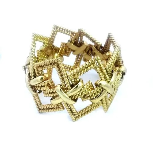 TIFFANY & CO. GEOMETRIC GOLD BRACELET VINTAGE 18K YELLOW LARGE LINKS 180.3G: TIFFANY & CO. GEOMETRIC GOLD BRACELET VINTAGE 18K YELLOW LARGE LINKS 180.3G This is an impressive large 18k gold bracelet by Tiffany & Co. Circa 1970s, it features large rope wire geometric design lin