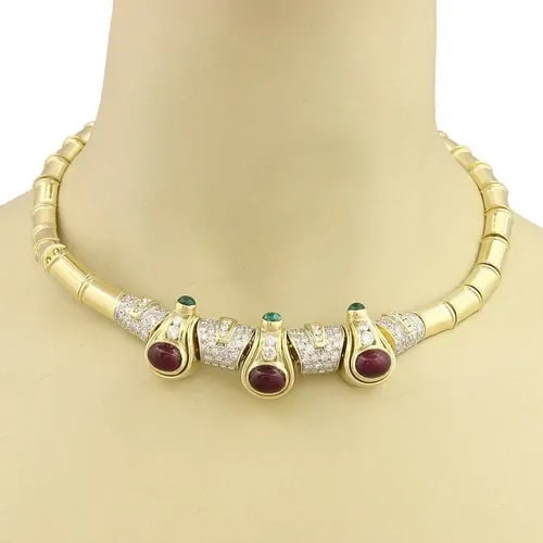 DIAMOND & GEMS GOLD NECKLACE 18K YELLOW COLLAR DESIGN: DIAMOND & GEMS GOLD NECKLACE 18K YELLOW COLLAR DESIGN This is a bold and beautiful necklace, it is crafted from 18k yellow gold in a high polished finish and features bamboo shape links, each cut in h