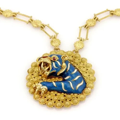GOLD ENAMEL TIGER NECKLACE LARGE 18K YELLOW FANCY LINK CHAIN ITALIAN: GOLD ENAMEL TIGER NECKLACE LARGE 18K YELLOW FANCY LINK CHAIN ITALIAN This eye-catching large bold and vintage necklace is crafted from 18k yellow gold, it features a round shape pendant with 2-3 rows 