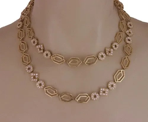 DIAMOND GOLD LONG NECKLACE 18K YELLOW GEOMETRIC LINK 36" ALESSANDRIA, ITALY: DIAMOND GOLD LONG NECKLACE 18K YELLOW GEOMETRIC LINK 36" ALESSANDRIA, ITALY This eye-catching long elegant necklace is a stunning piece of fine jewelry featuring assorted shape and size geometric styl