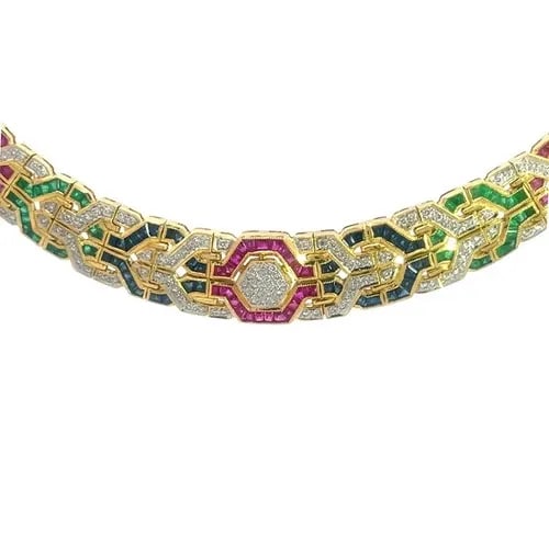 DIAMOND & GEMS GOLD NECKLACE 18K YELLOW COLLAR PANTHER LINKS 3 ROWS: DIAMOND & GEMS GOLD NECKLACE 18K YELLOW COLLAR PANTHER LINKS 3 ROWS The product is a stunning 18k yellow gold necklace featuring a collar style with a 5.5 inches long curved shape centerpiece showcasi